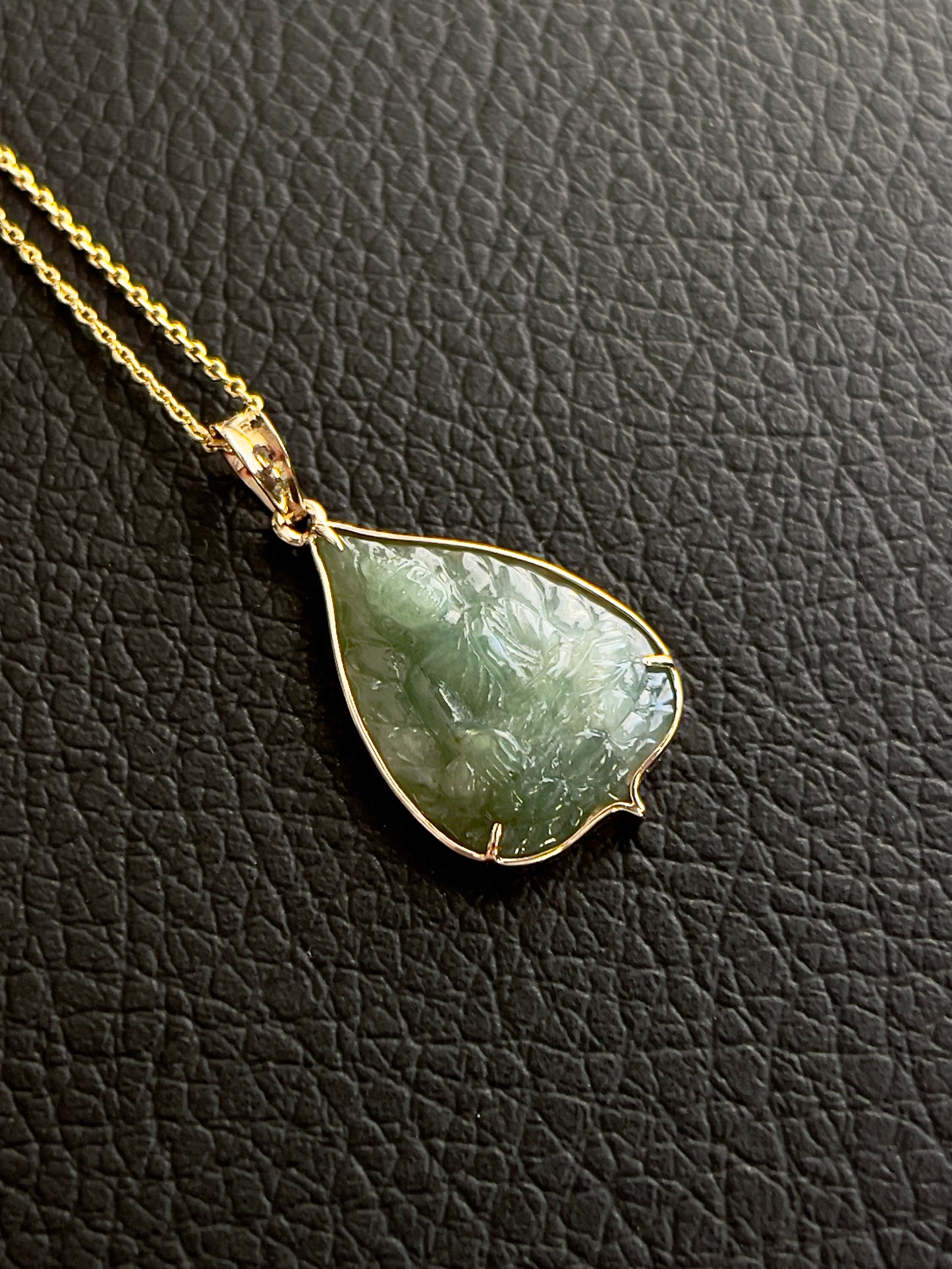 Jade Banyan Leaf Buddha Pendant 18k Gold #826