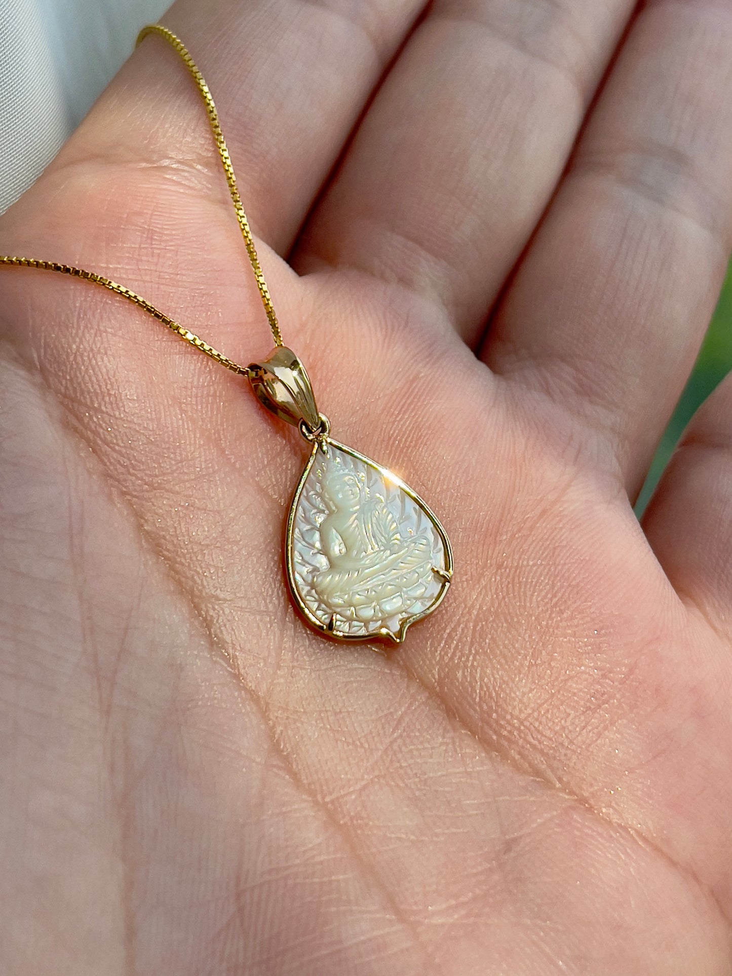 Mother of Pearl Banyan Leaf Buddha 18k Gold