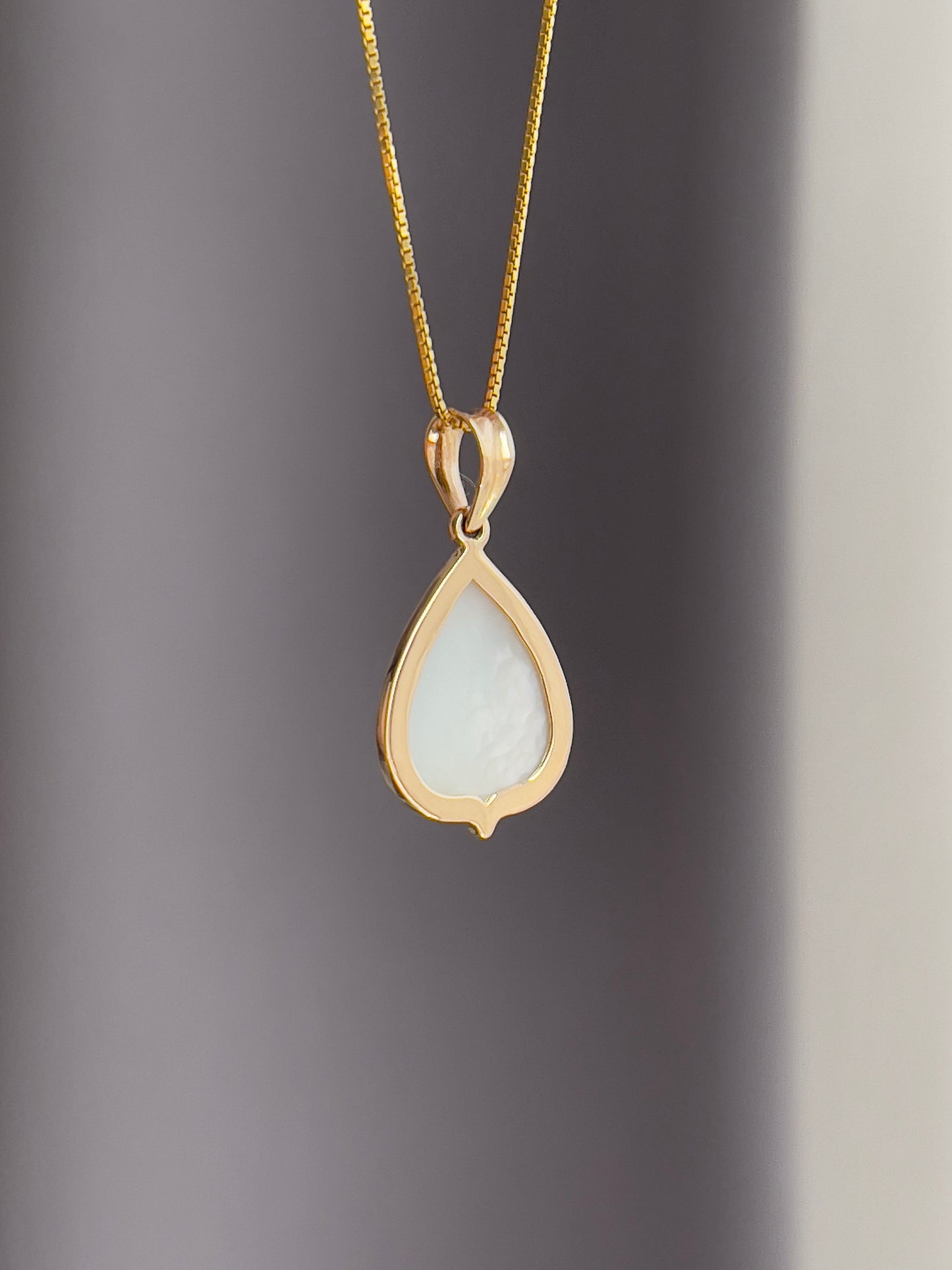 Mother of Pearl Banyan Leaf Buddha 18k Gold