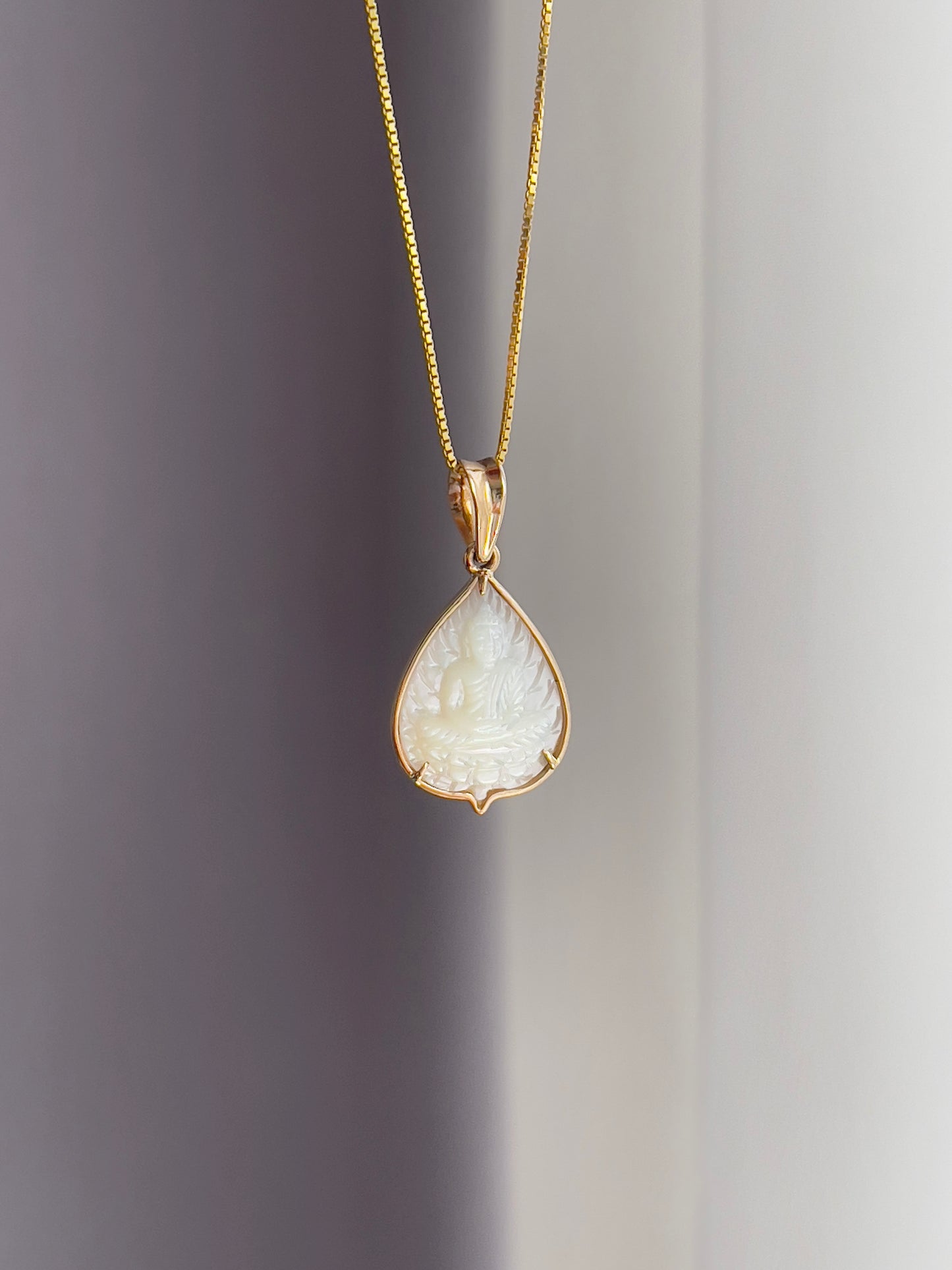 Mother of Pearl Banyan Leaf Buddha 18k Gold