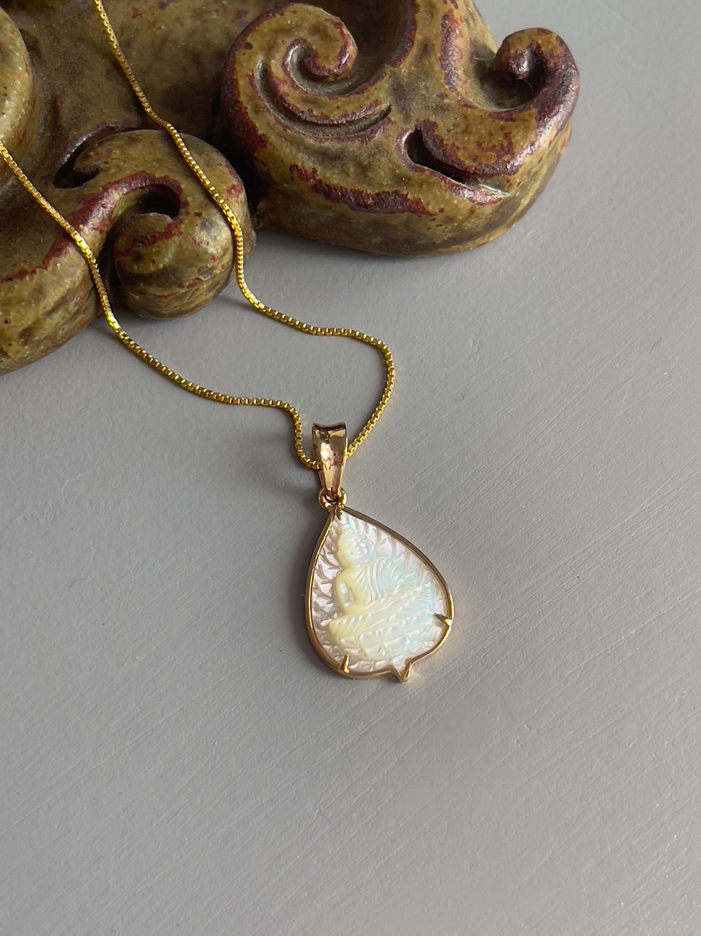 Mother of Pearl Banyan Leaf Buddha 18k Gold
