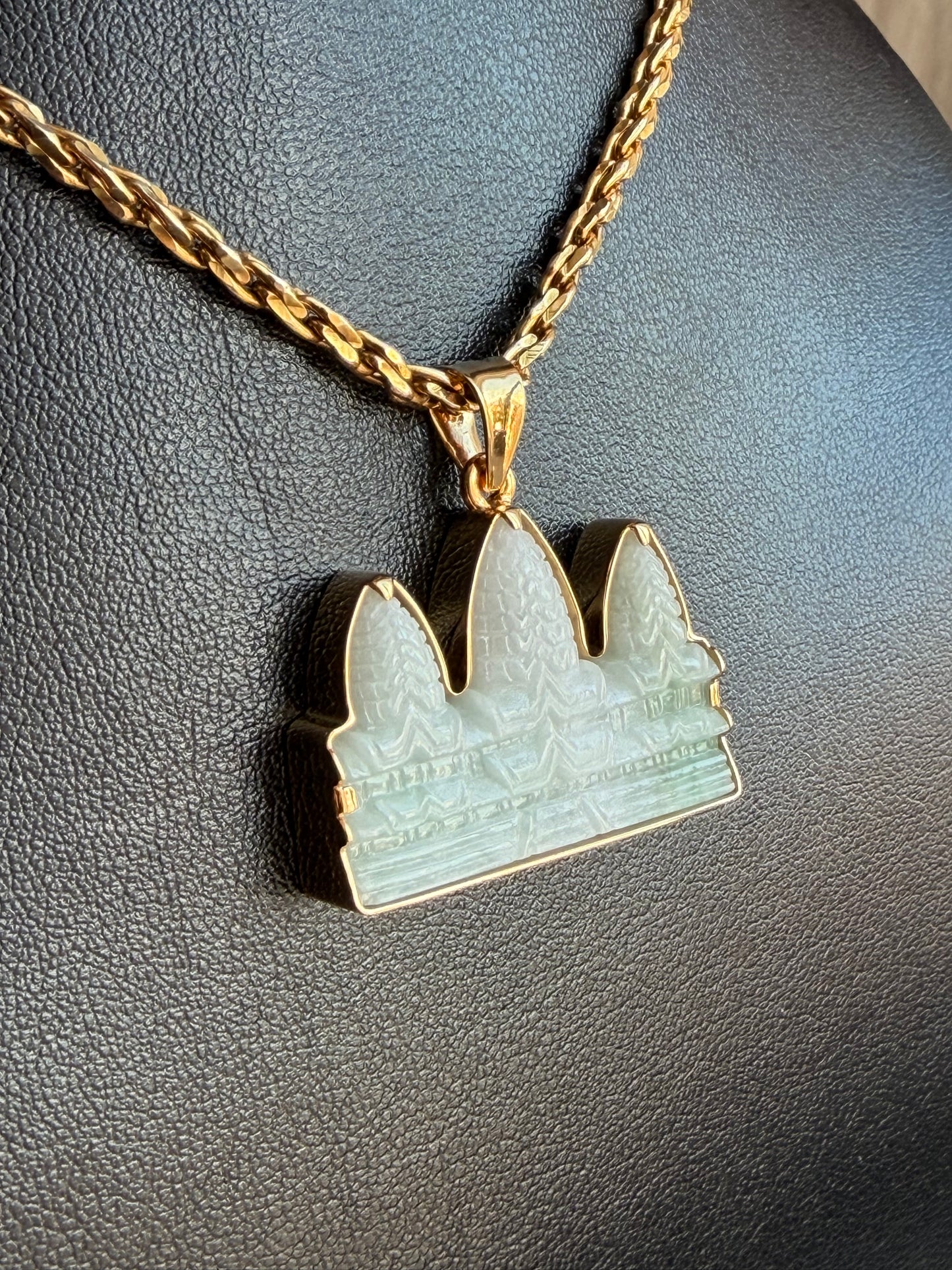 Jade Angkor Wat Pendant 18k Gold