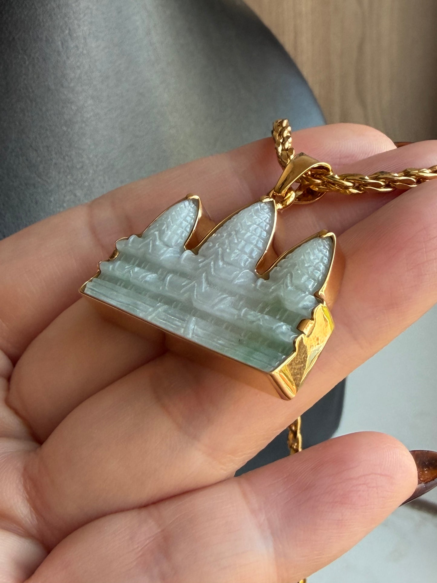 Jade Angkor Wat Pendant 18k Gold