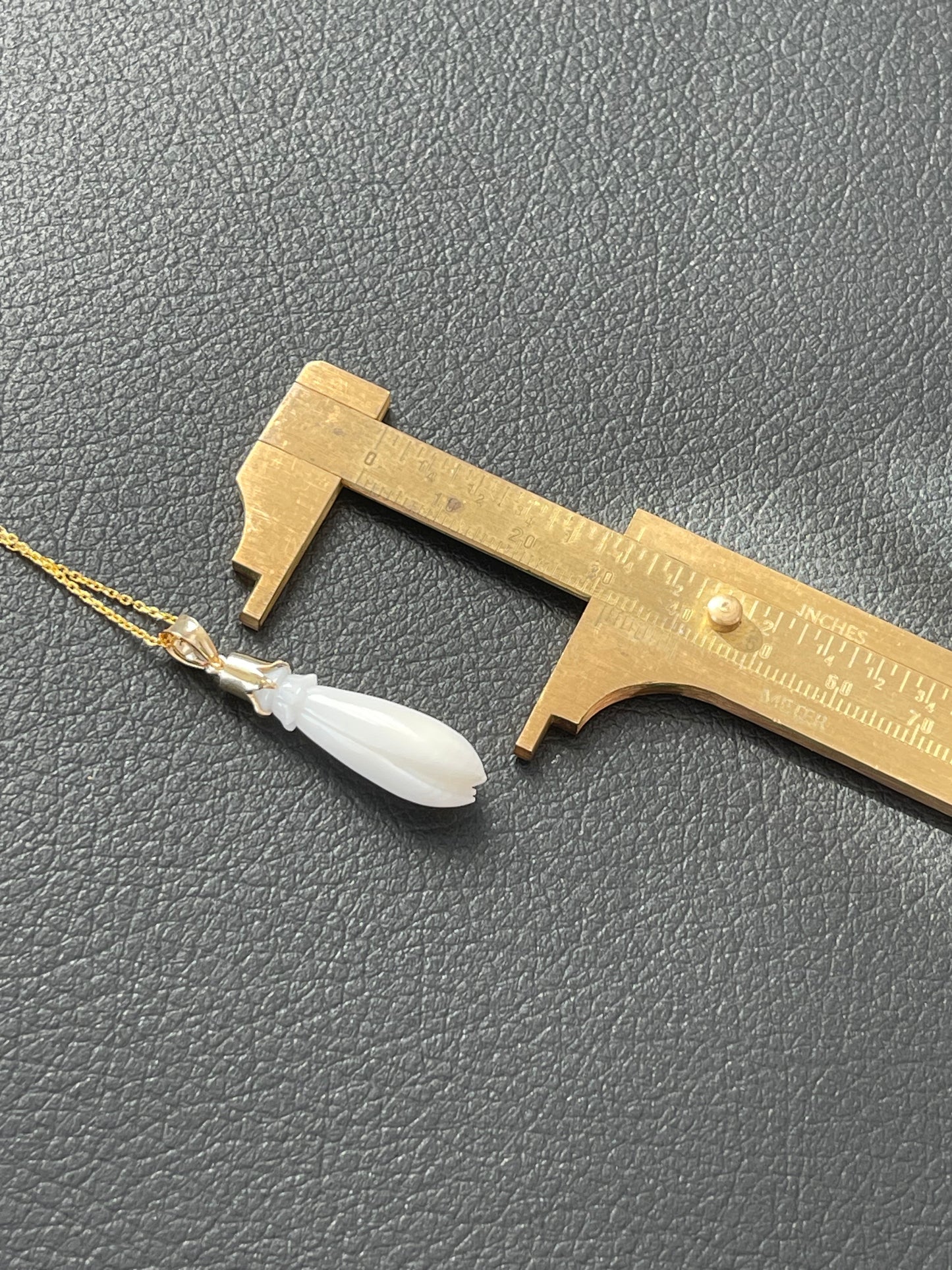 Mother of Pearl Pka Champa Pendant in 14k Gold #909