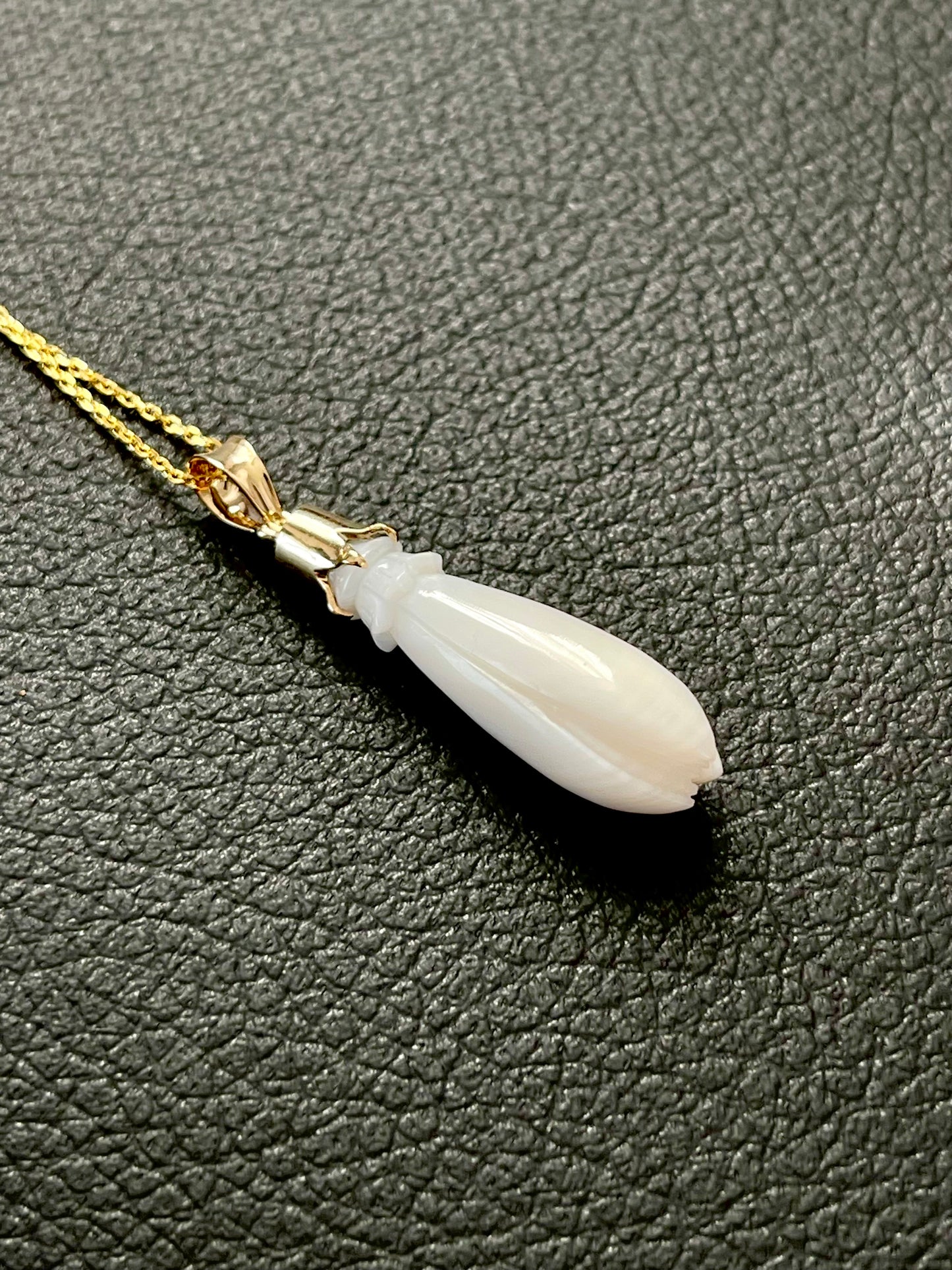 Mother of Pearl Pka Champa Pendant in 14k Gold #909