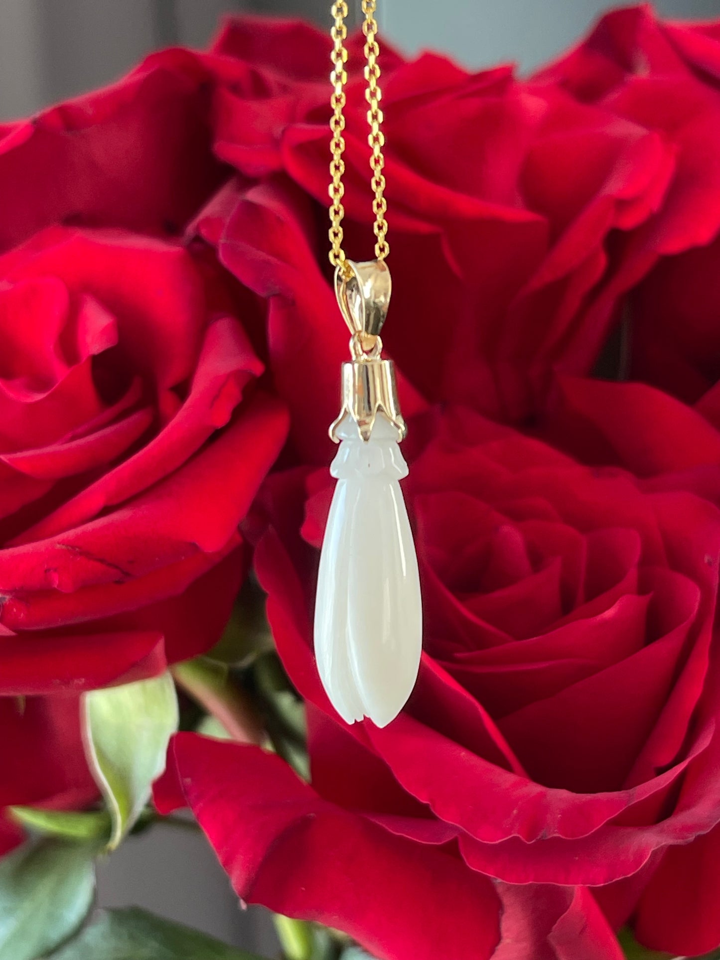 Mother of Pearl Pka Champa Pendant in 14k Gold #909