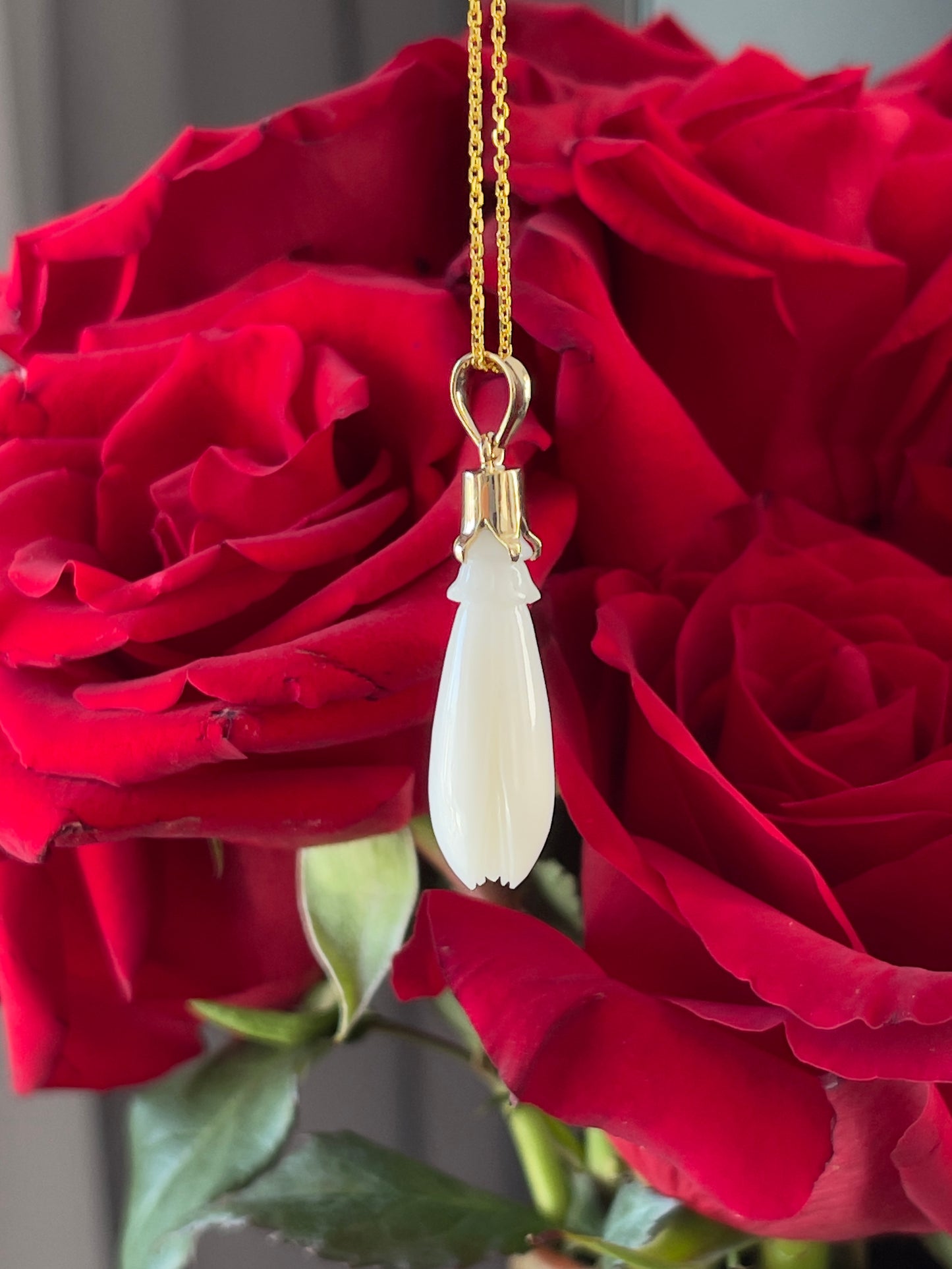 Mother of Pearl Pka Champa Pendant in 14k Gold #909