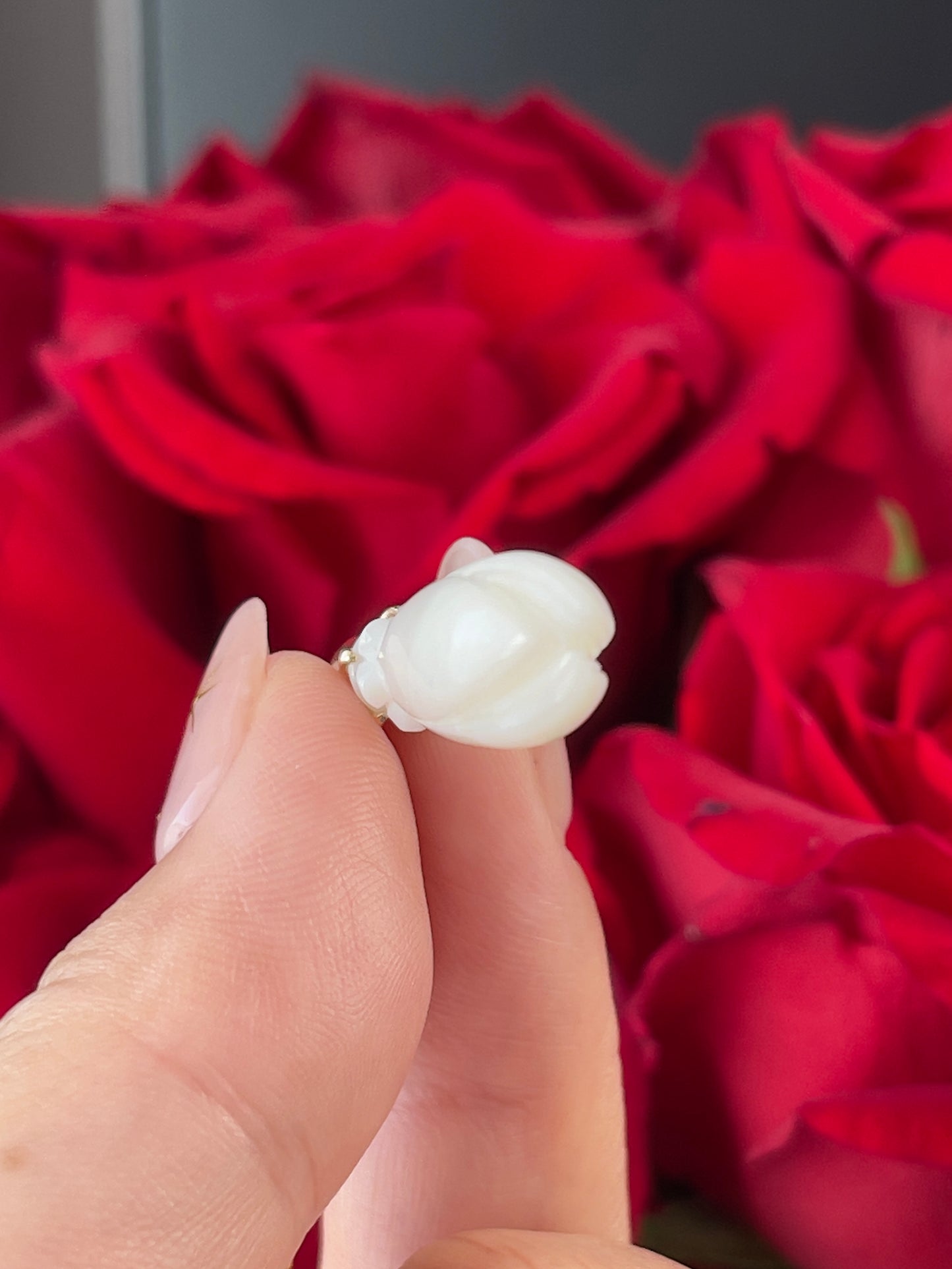 Mother of Pearl Pka Champa Pendant in 14k Gold #909