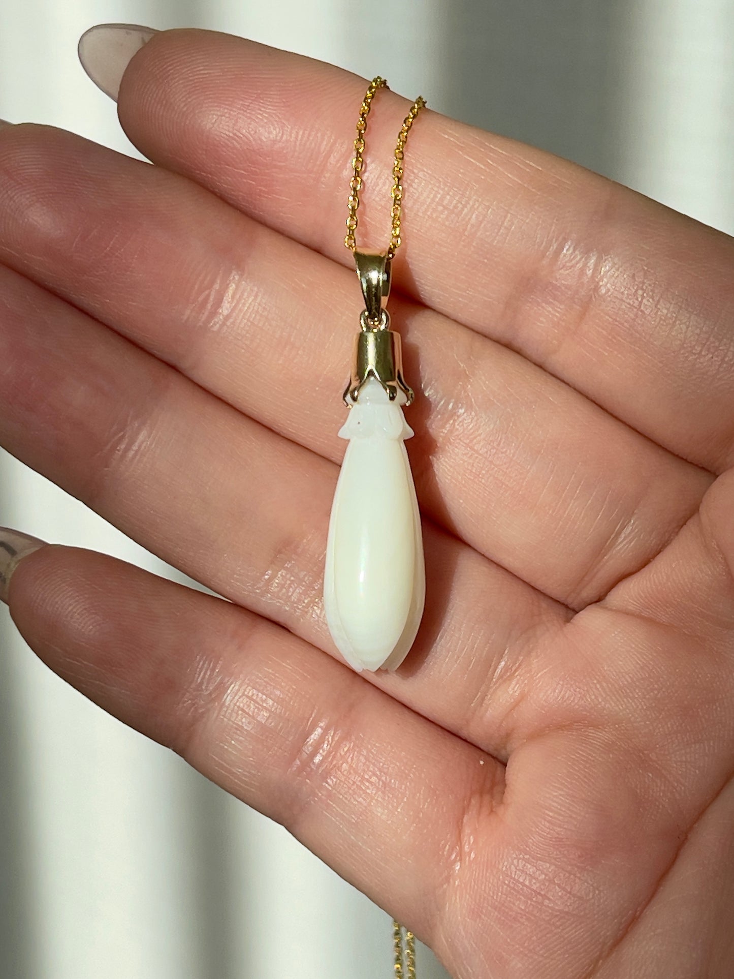 Mother of Pearl Pka Champa Pendant in 14k Gold #909