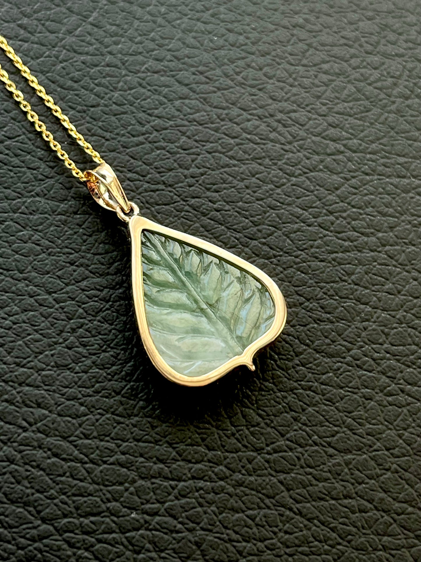 Jade Banyan Leaf Buddha Pendant 18k Gold #827