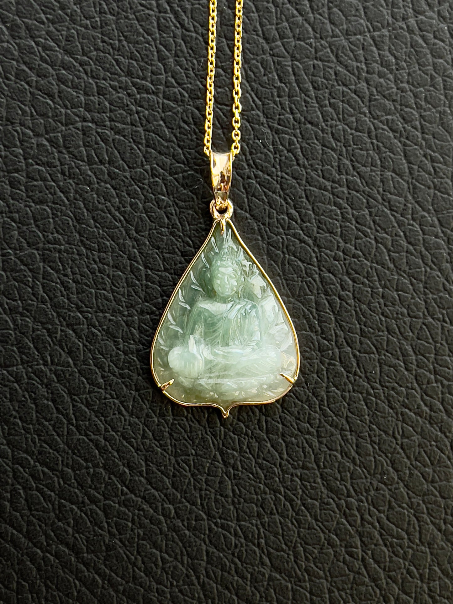 Jade Banyan Leaf Buddha Pendant 18k Gold #827