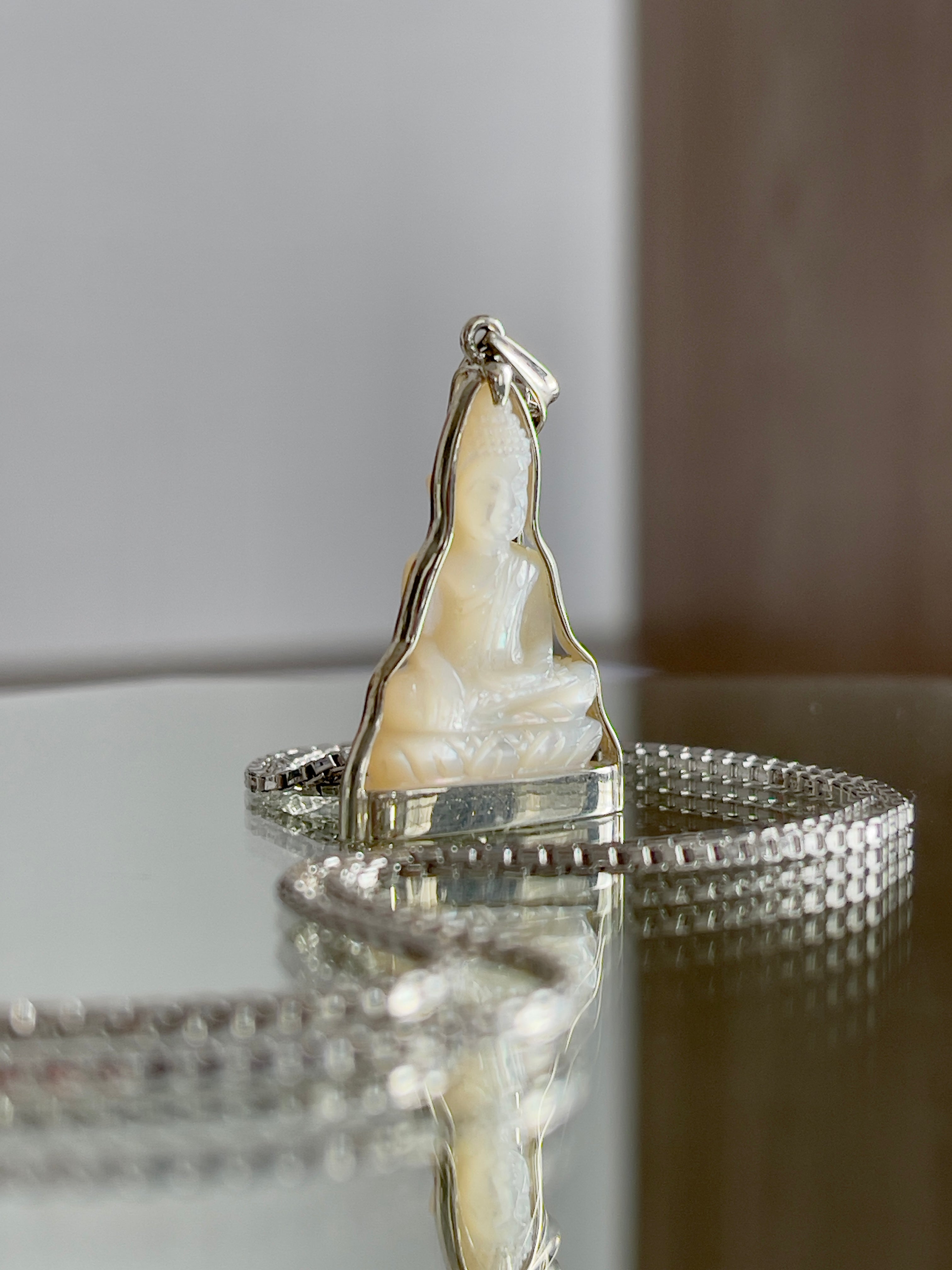 Mother of Pearl Buddhas – Sovedaa