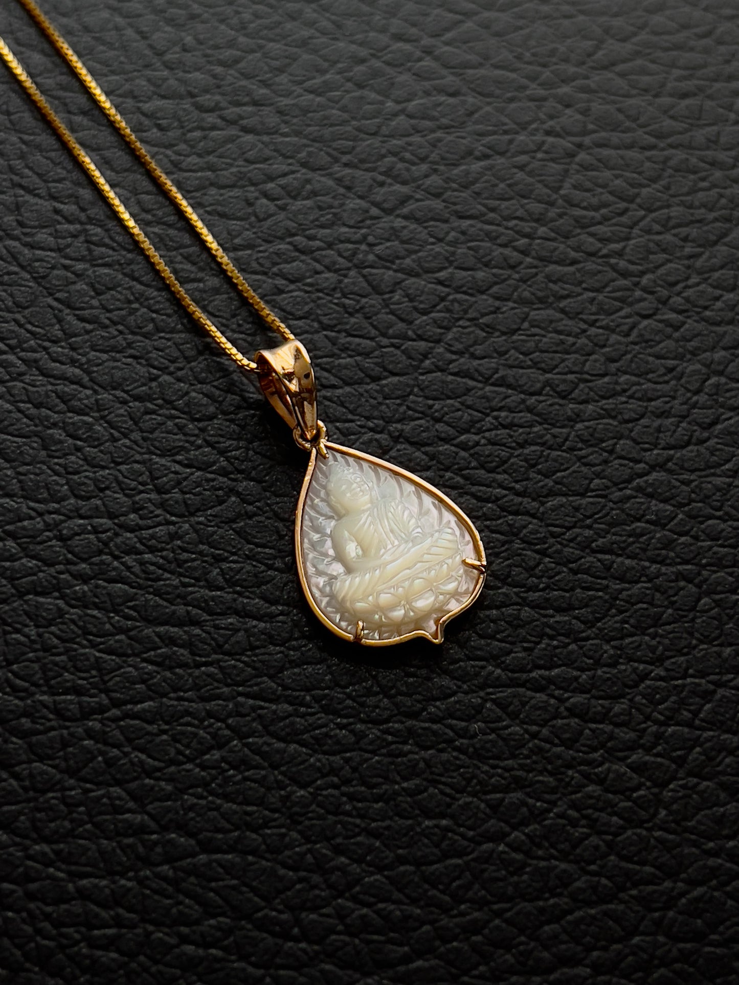 Mother of Pearl Banyan Leaf Buddha 18k Gold