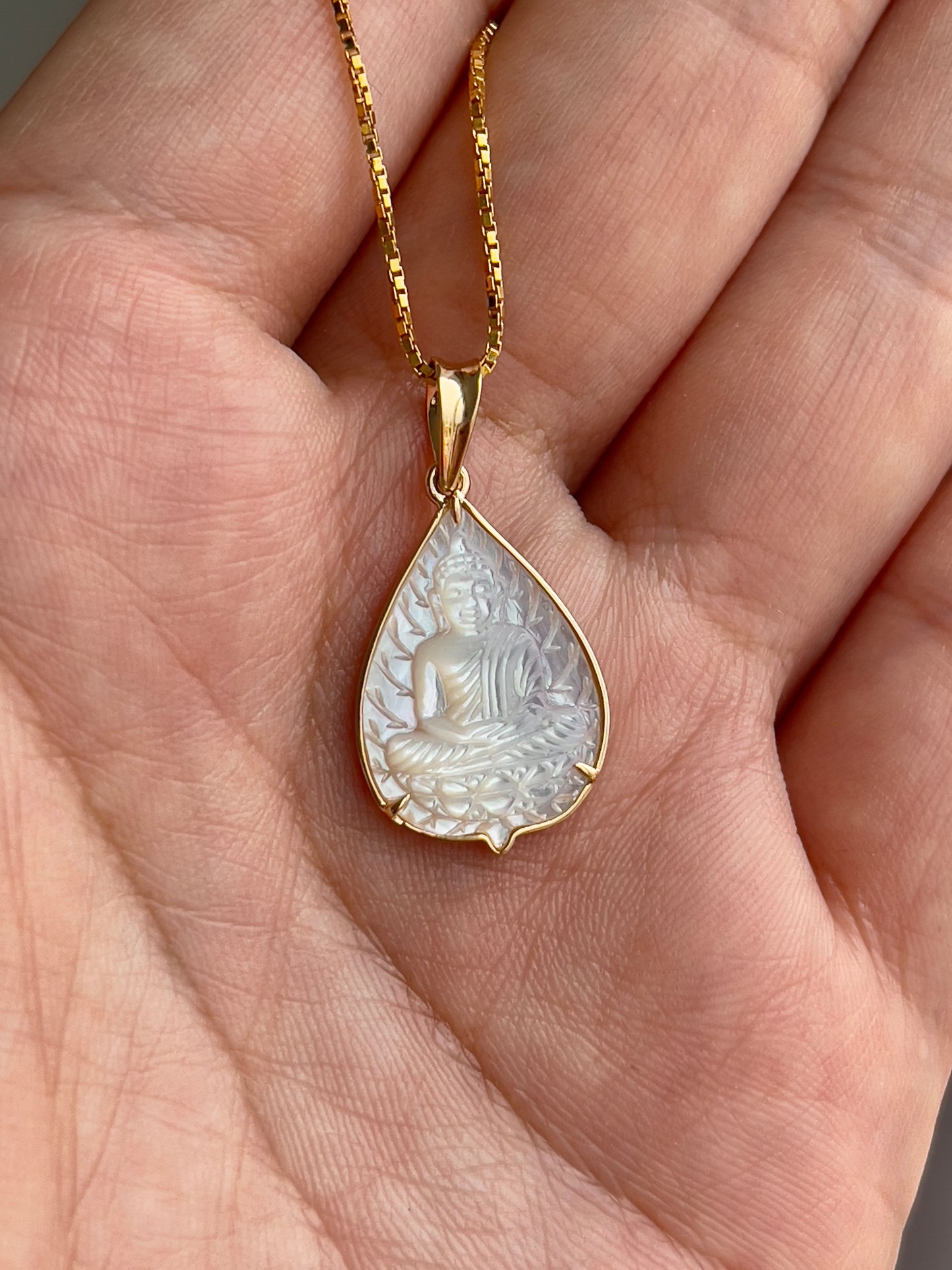 Mother of Pearl Flat Banyan Leaf Buddha 18k Gold